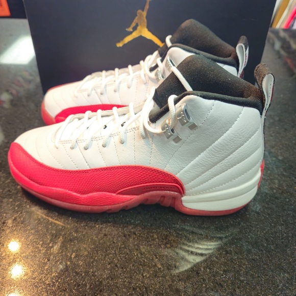 Sz 5.5y AIR JORDAN 12 RETRO 'CHERRY' 2023 - Picture 3 of 9